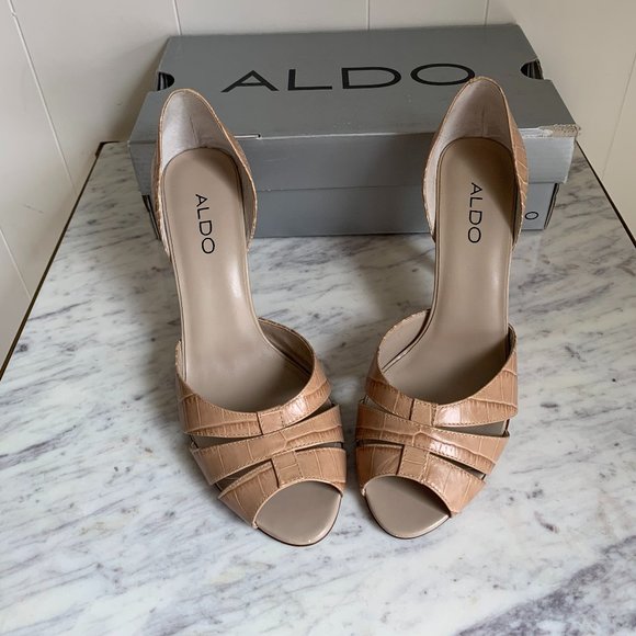 Nude Faux Crocodile Leather Heels size 38 - Picture 3 of 11